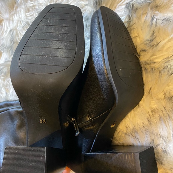 Kenneth Cole Sleek Black Heeled Boots - Picture 3 of 11